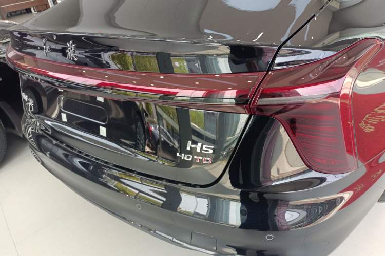 Used Hongqi H5 2025 Model 2.0T Automatic Xuan Ying 2 Million Units Commemorative Edition