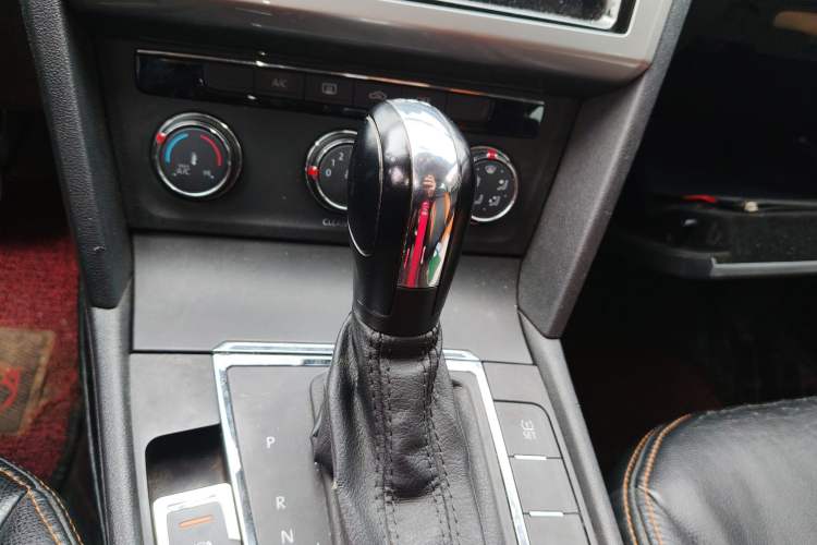 Used Volkswagen Lamando 2015 230TSI DSG Fashion Edition
