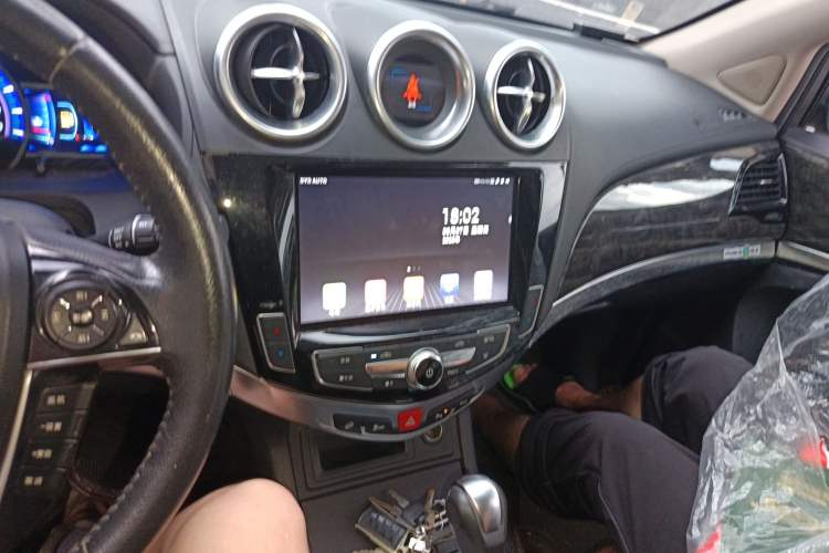 Used BYD S7 2017 2.0T Automatic Prestige Edition Audio And AC Panel