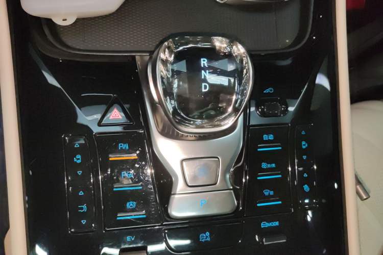 Used Denza D9 2025 DM-i Intelligent Drive 1020 Four-Wheel Drive Prestige Model