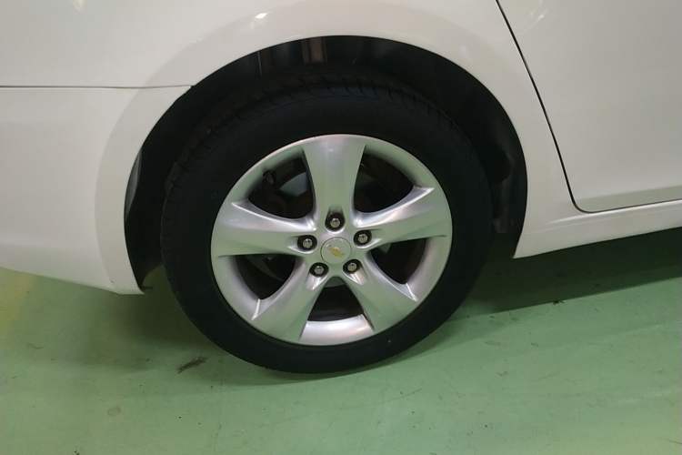 Used Chevrolet Cruze 2013 Hatchback 1.6T Automatic Flagship Model Right Rear Wheel Hub