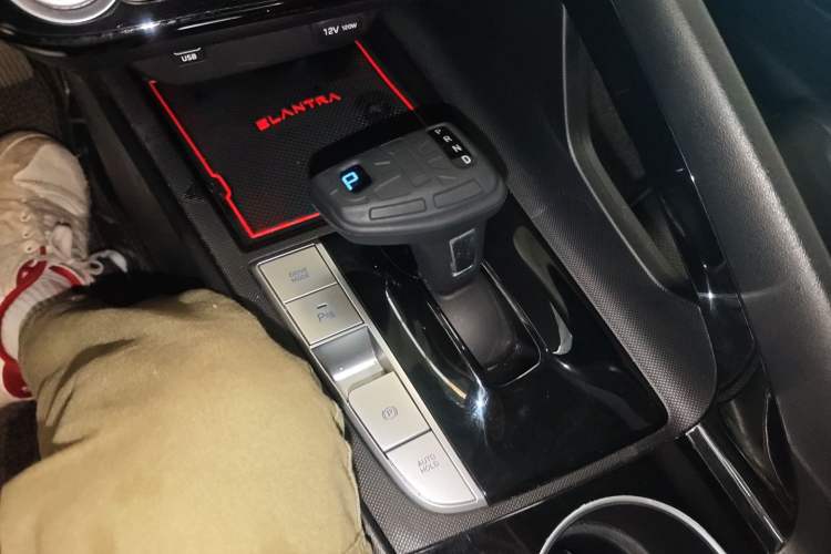 Used Hyundai Elantra 2021 1.5L CVT GLX Elite Edition Gear Lever