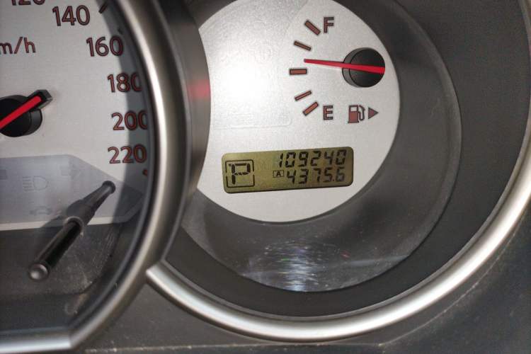 Used Nissan Livina 2007 1.6L Automatic All-Around Model Odometer Close Up