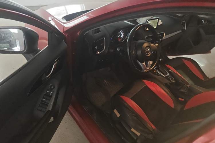 Used Mazda Mazda 3 Axela 2016 Sedan 1.5L Automatic Luxury Model