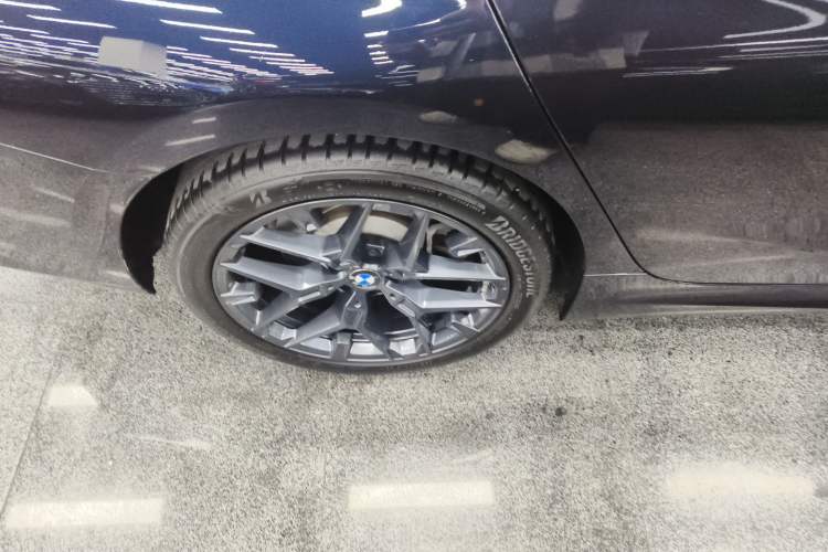 Used BMW 3 Series 2025 330Li M Sport Shadowline Package Right Rear Wheel Hub