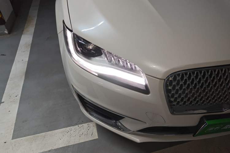 Used Lincoln MKZ 2017 2.0T Luxury Edition Right Front Headlight