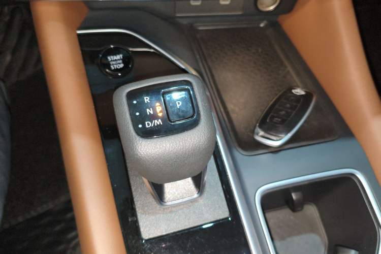 Used Nissan Pathfinder 2024 380 VC-TURBO Four-Wheel Drive Intelligent Driving Version 6 Seats Gear Lever