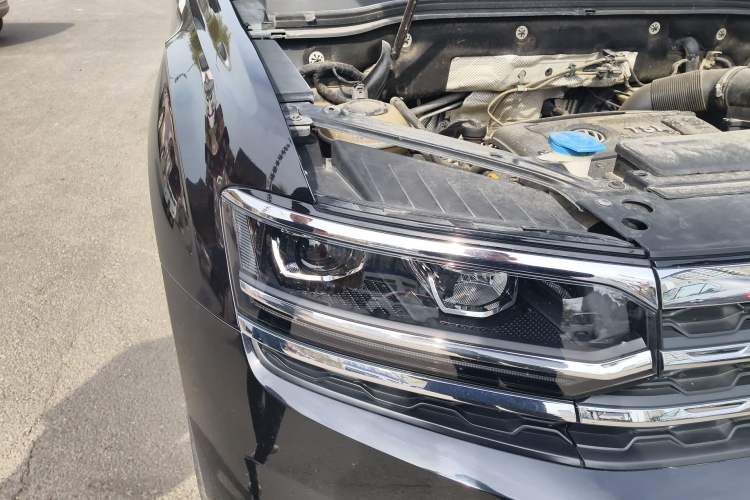 Used Volkswagen Teramont X 2020 Revised Version 380TSI Four-Wheel Drive Prestige Luxury Edition Right Front Headlight