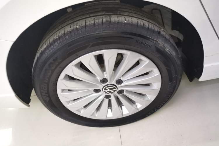 Used Volkswagen Lavida 2021 1.5L Automatic Comfort Edition Right Rear Wheel Hub