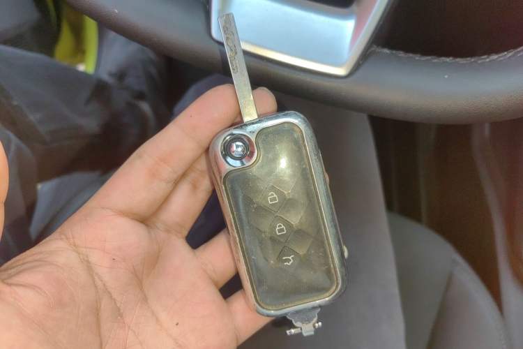 Used Wuling Alvez 2022 1.5L Manual Comfort Version Interior 1