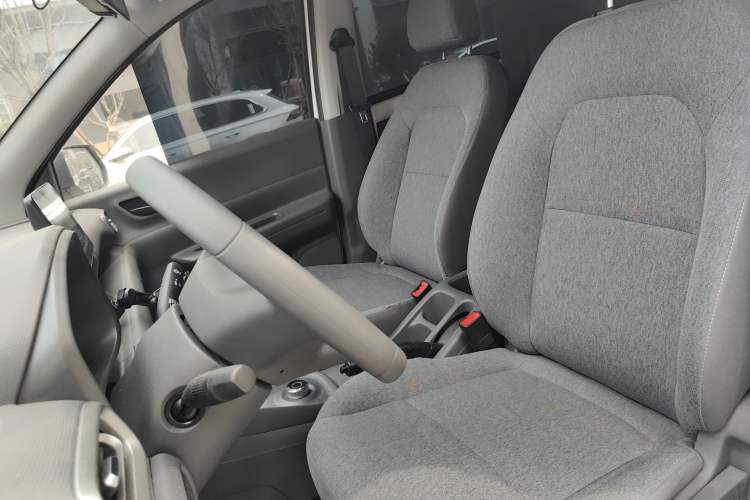 Used Wuling Hongguang New Energy 2025 Extended-Range Hybrid 50 km Standard Version Left Front Seat