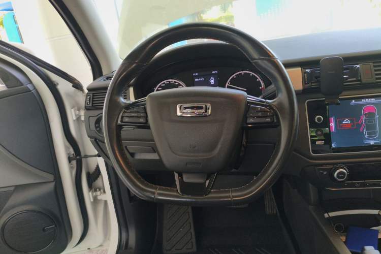 Used Qoros 3 2016 Sedan 1.6L Automatic Zhiyue Model
