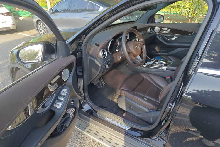 Used Mercedes-Benz GLC 2018 GLC 260 4MATIC Luxury Model
