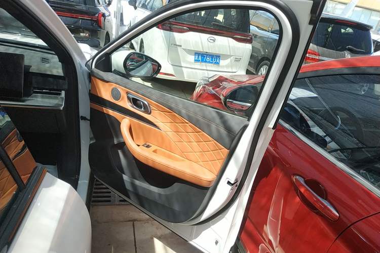 Used NETA L 2024 Extended-Range 220 PRO+ Family Package