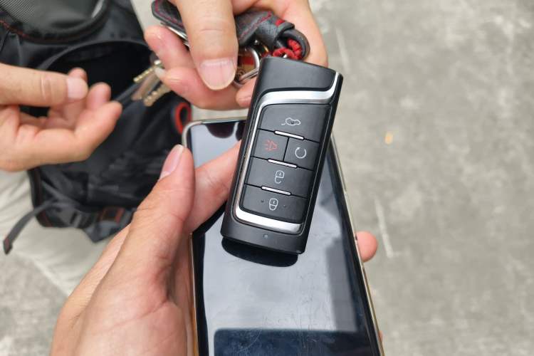 Used GAC Trumpchi GS8 2017 320T Four-Wheel Drive Luxury Smart Connectivity Version (7 Seats) Vehicle Key