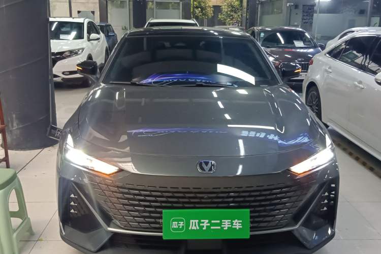 Used CHANGAN UNI-V 2025 1.5T 500Bar High-Energy Version Front