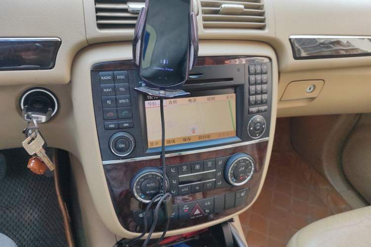 Used Mercedes-Benz R-Class 2009 R 300 L Luxury Model Audio And AC Panel