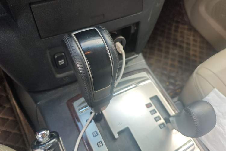 Used Mitsubishi Pajero  Gear Lever