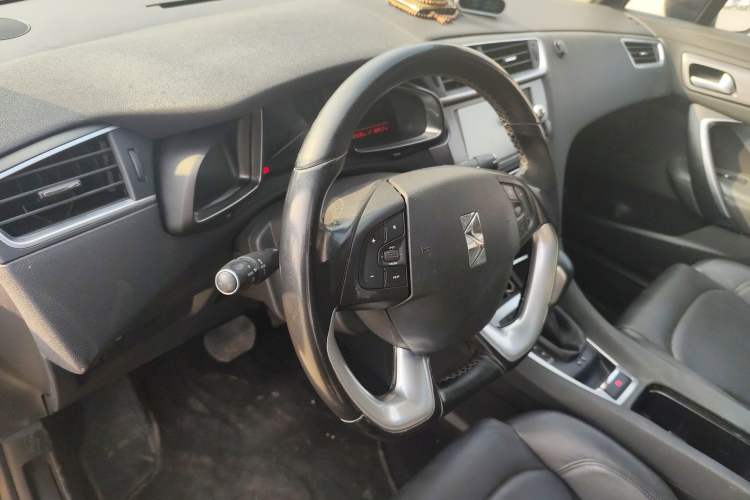 Used DS 5LS 2014 1.6T Elegant Version THP160