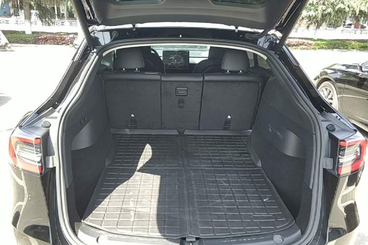 Used Tesla Model Y 2022 Rear-Wheel-Drive Version
