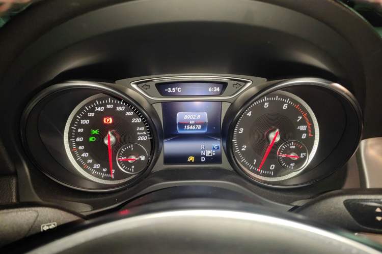 Used Mercedes-Benz CLA 2017 CLA 220 4MATIC Odometer Close Up