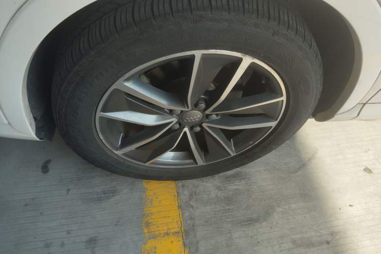 Used Audi Q3 2017 35 TFSI quattro all-wheel-drive sport model
