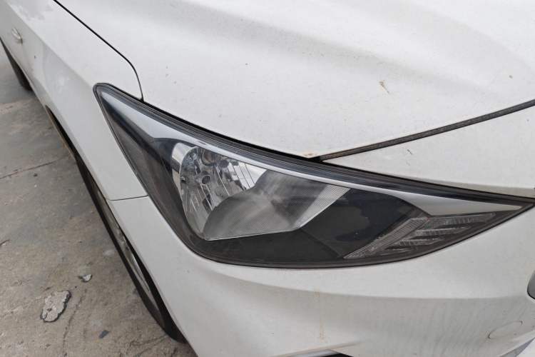 Used Hyundai Celesta 2018 1.6L Automatic GL Enjoyment Edition China VI compliant Right Front Headlight