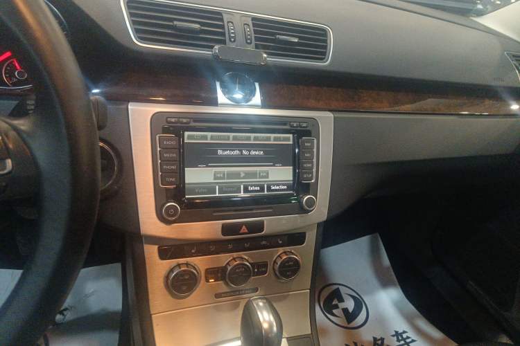 Used Volkswagen Magotan (Import) 2012 Travel Edition 2.0 TSI Luxury Version
