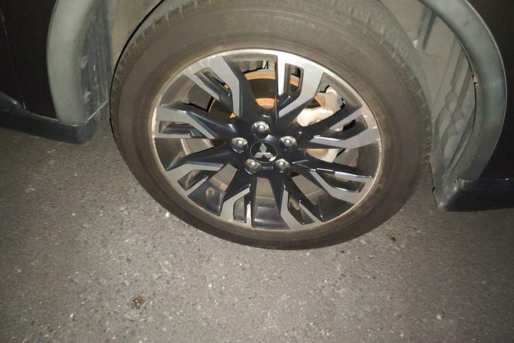 Used Mitsubishi Outlander 2019 2.4L 4x4 Zhi Xiang Edition 7 Seats China V Emission Standard
