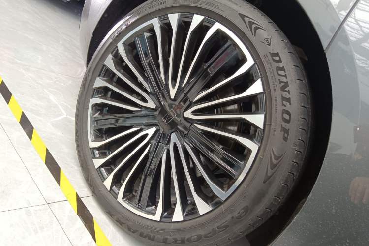 Used Avatr 12 2025 Updated Ultra All-Electric Four-Wheel Drive Right Rear Wheel Hub