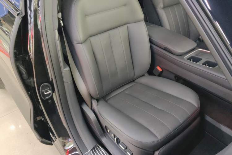 Used Nio ES8 2023 75 kWh Right Front Seat