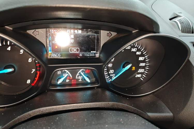 Used Ford Kuga 2013 2.0L GTDi Four-Wheel-Drive Elite Model Odometer Close Up