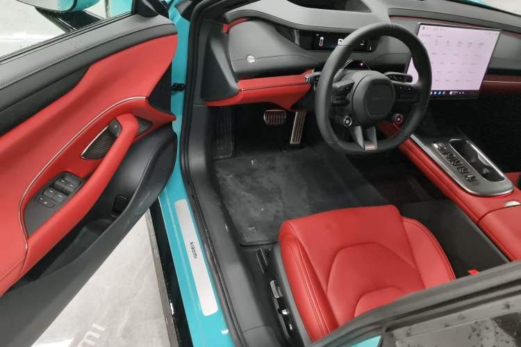 Used Xiaomi Auto SU7 2024 Four-Wheel Drive Ultra-Long Range Advanced Intelligent Driving Max Edition Driver Seat