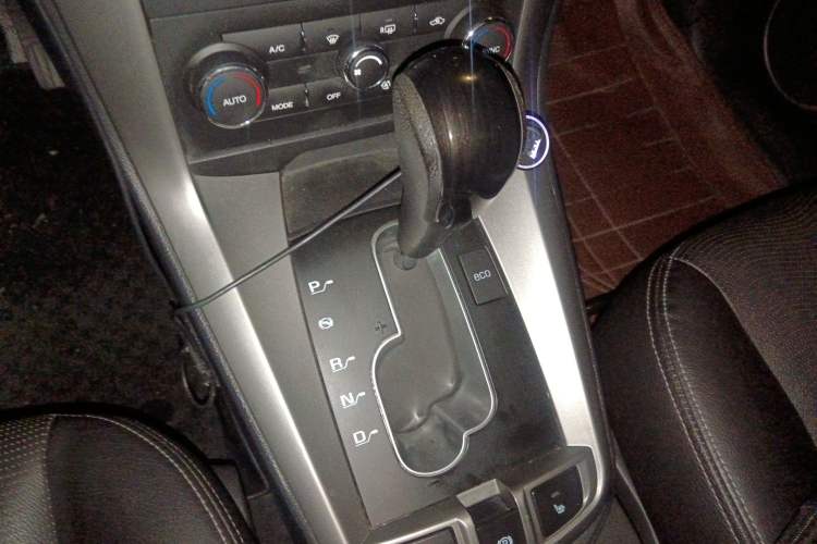 Used Chevrolet Captiva 2015 2.4L 4x4 Flagship Edition 7-Seater
