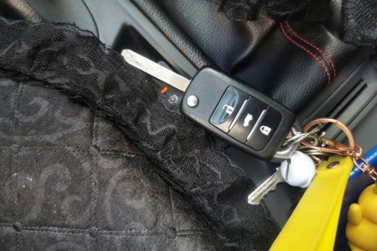 Used CHANGAN CS75 2014 2.0L Manual Luxury Version China IV Standard Interior 1