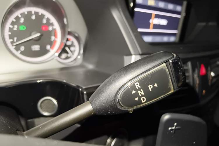 Used Mercedes-Benz E-Class 2009 E 300 Fashion Model Gear Lever