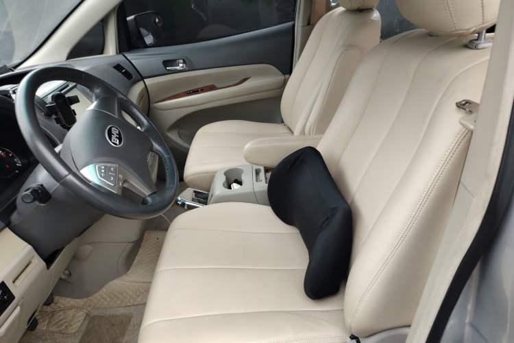 Used BYD M6 2013 2.0L Manual Comfort Edition
