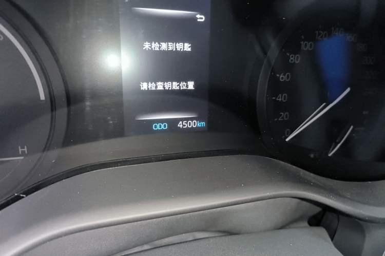 Used Toyota SIENNA 2026 Model 2.5L Dual-Engine Four-Wheel-Drive Luxury Edition Odometer Close Up