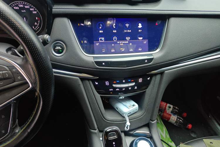 Used Cadillac XT5 2022 2.0T Two-Wheel Drive Luxury Version Audio And AC Panel