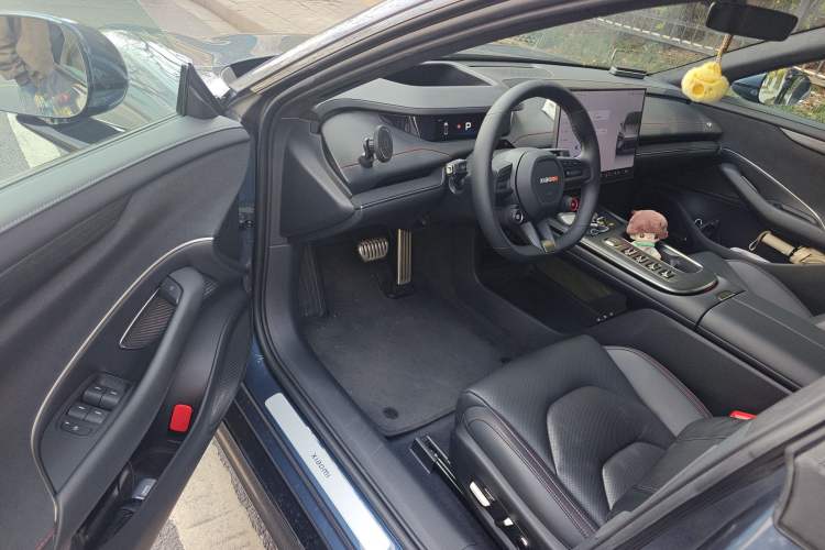 Used Xiaomi Auto SU7 2024 Four-Wheel Drive Ultra-Long Range Advanced Intelligent Driving Max Edition
