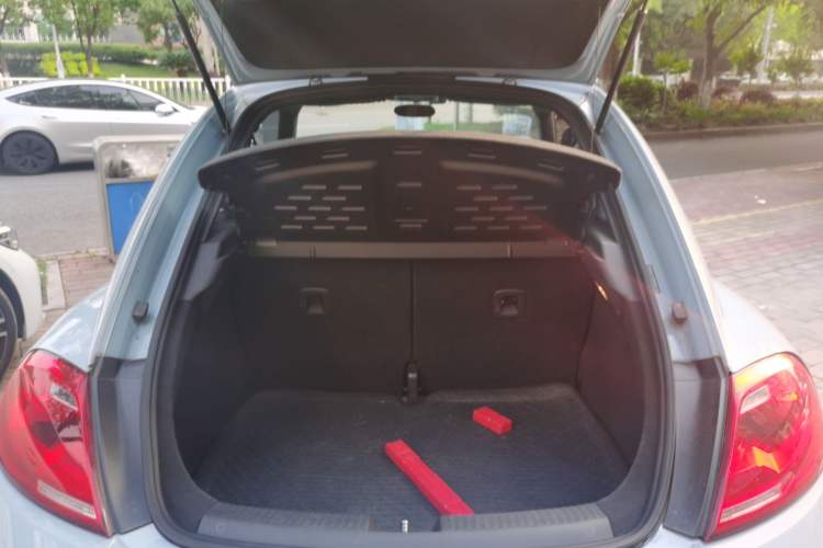 Used Volkswagen Beetle 2015 180TSI model Trunk