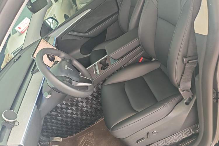 Used Tesla Model Y 2023 Long-Range All-Wheel-Drive Version
