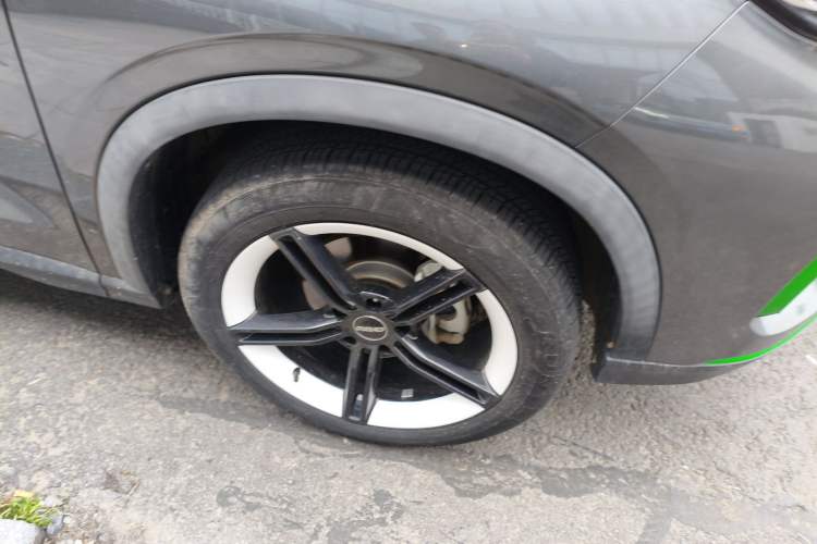 Used CHANGAN OSHAN X5 2021 Revised Version 1.5T DCT Luxury Edition Right Front Wheel Hub