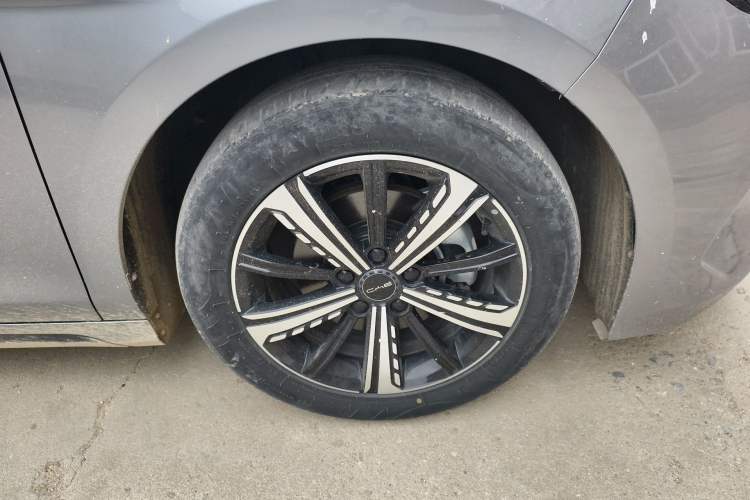 Used BYD Destroyer 05 2022 DM-i 55KM Luxury Model Right Front Wheel Hub