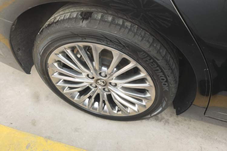 Used Toyota Avalon 2019 Dual-Engine 2.5L XLE Prestige Version China VI Standard
