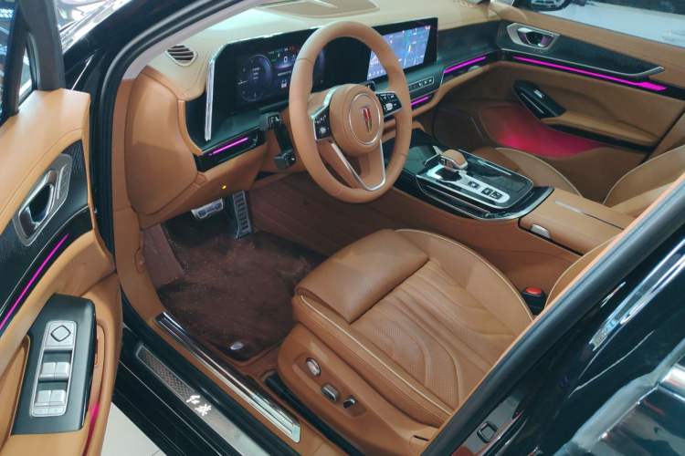 Used Hongqi H9 2025 Model Facelifted 2.0T Two-Wheel Drive Flag-Style Luxury Business Edition, 5 Seats