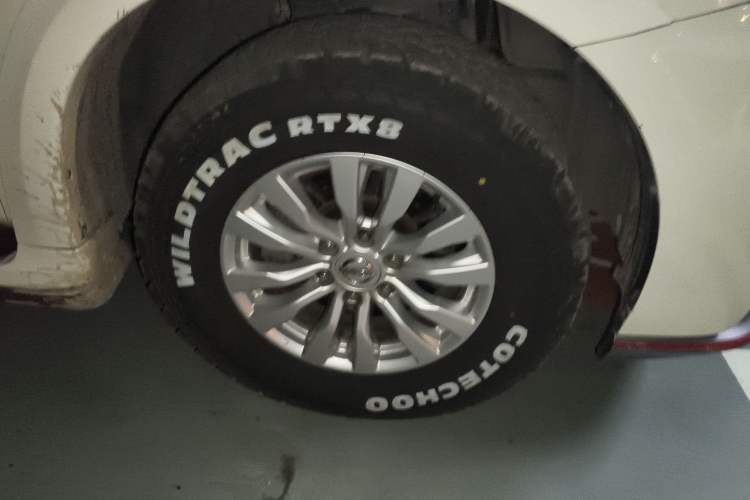 Used Nissan Patrol 2018 4.0L LinkedIn Edition Right Front Wheel Hub
