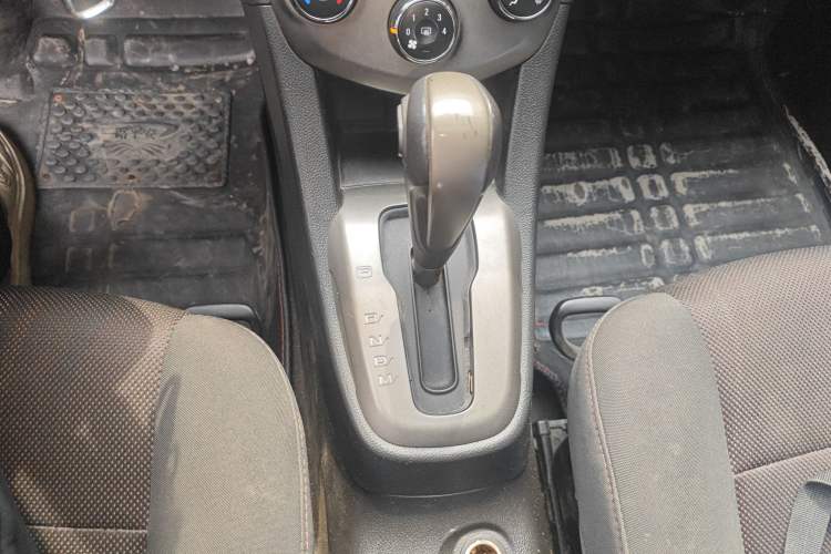 Used Chevrolet Aveo Sonic 2011 Sedan 1.6L Automatic SX