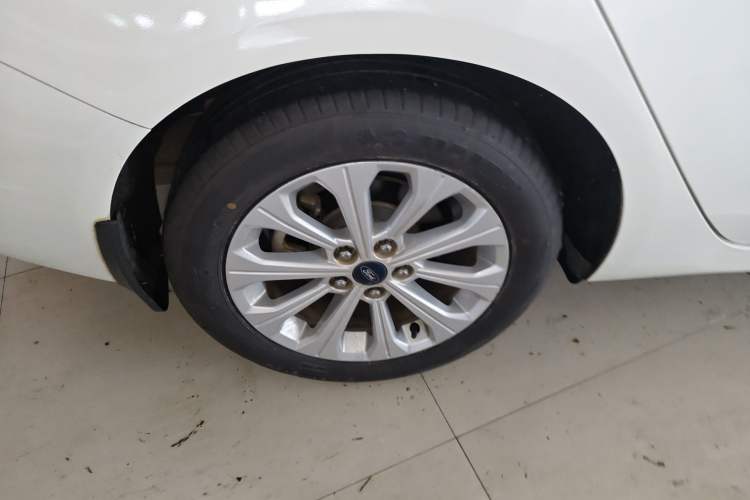 Used Ford Escort 2015 1.5L Automatic Fashion Model Right Rear Wheel Hub