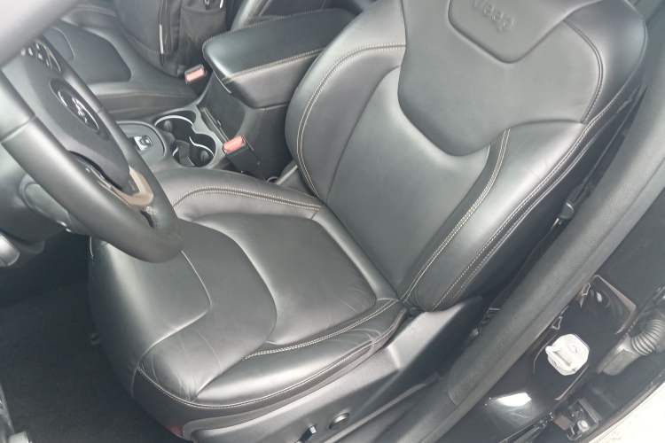 Used Jeep Cherokee 2016 2.4L Professional Edition Left Front Seat